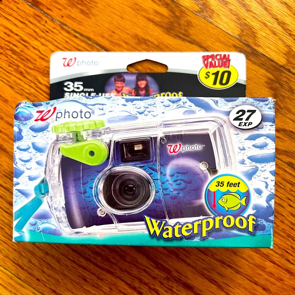 Walgreens 35mm Single-Use Waterproof Camera 800 speed 27 Professional Underwater